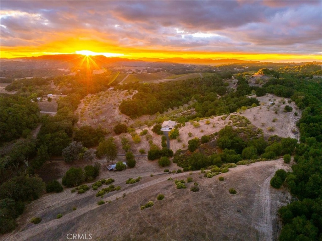 4242 Las Tablas Willow Creek Road