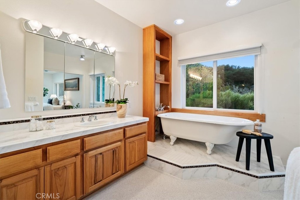 4242 Las Tablas Willow Creek Road