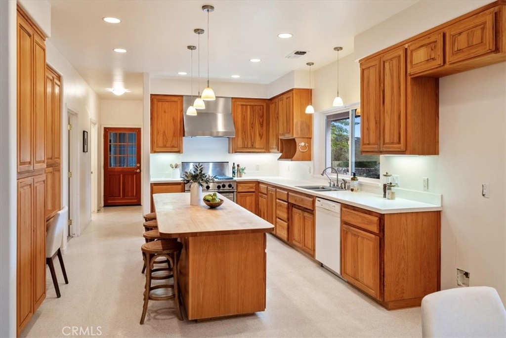 4242 Las Tablas Willow Creek Road