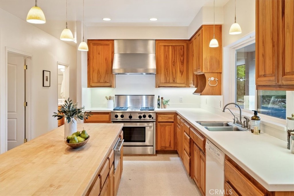 4242 Las Tablas Willow Creek Road