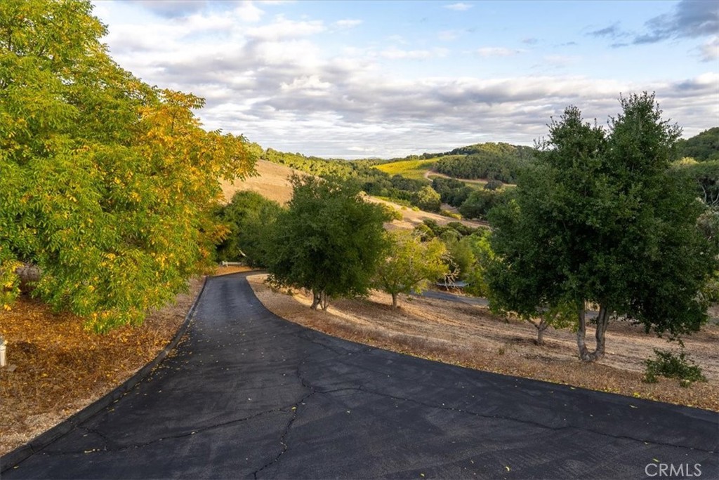 4242 Las Tablas Willow Creek Road