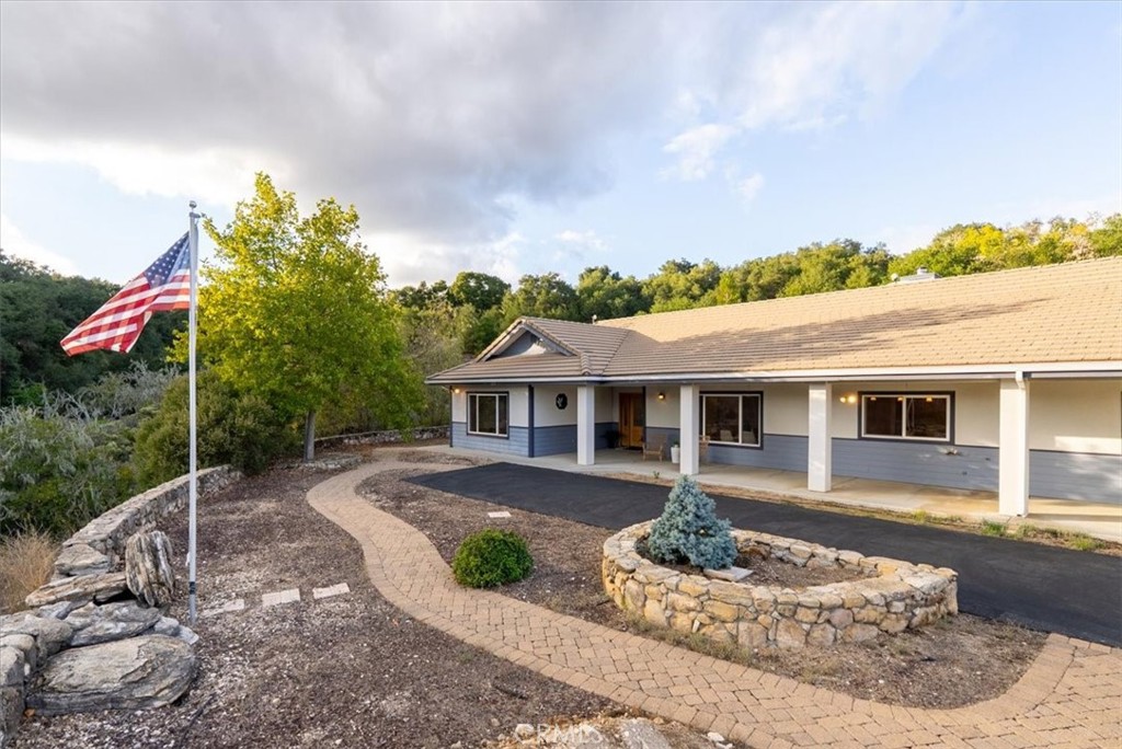 4242 Las Tablas Willow Creek Road