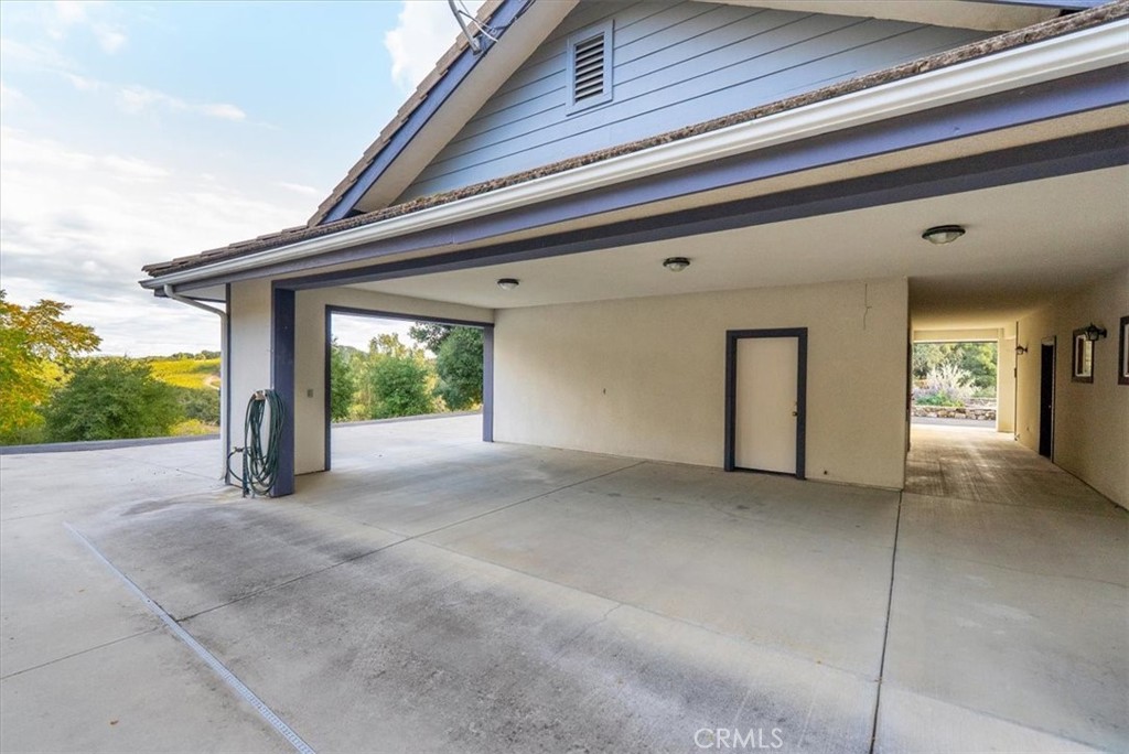 4242 Las Tablas Willow Creek Road