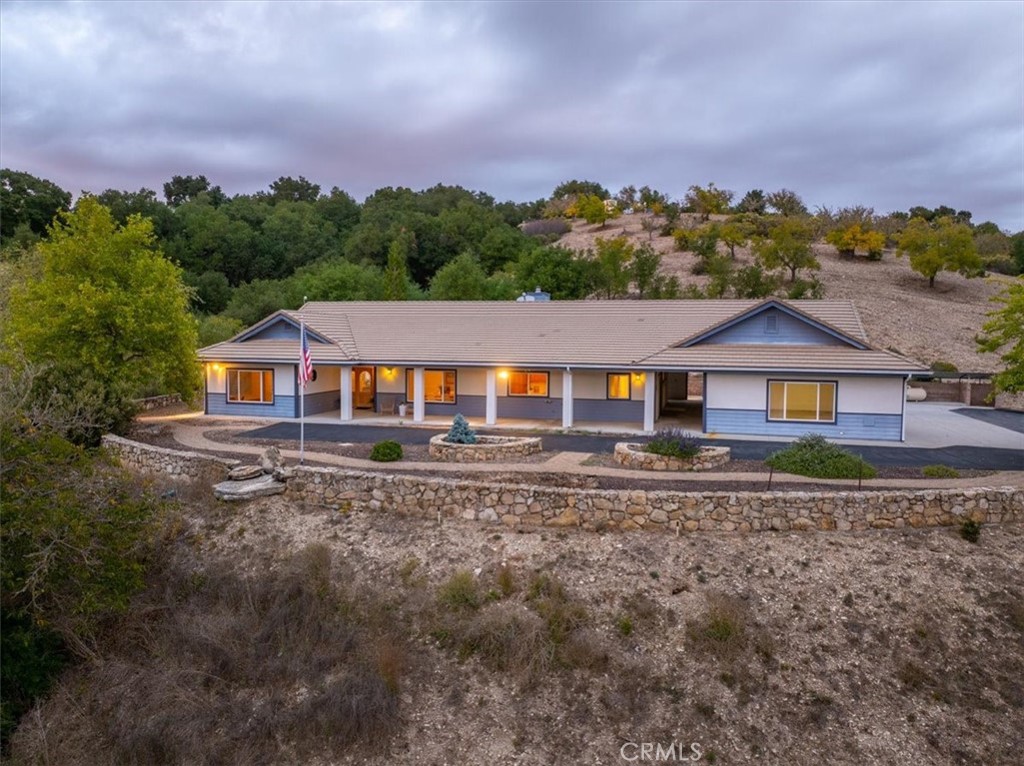 4242 Las Tablas Willow Creek Road
