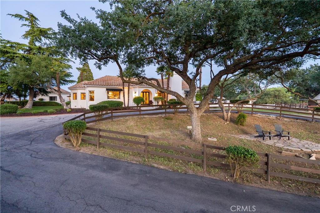 6275 Twin Canyon