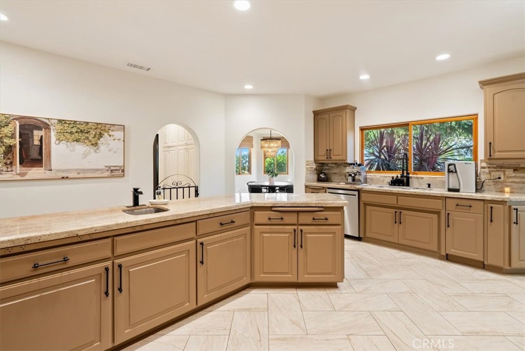 6275 Twin Canyon
