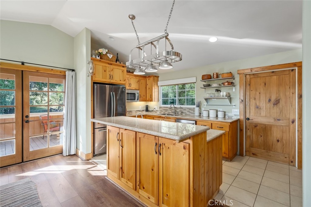 1350 Parkhill