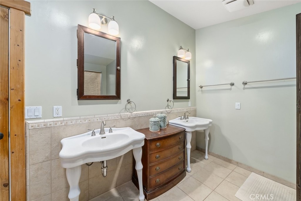 1350 Parkhill