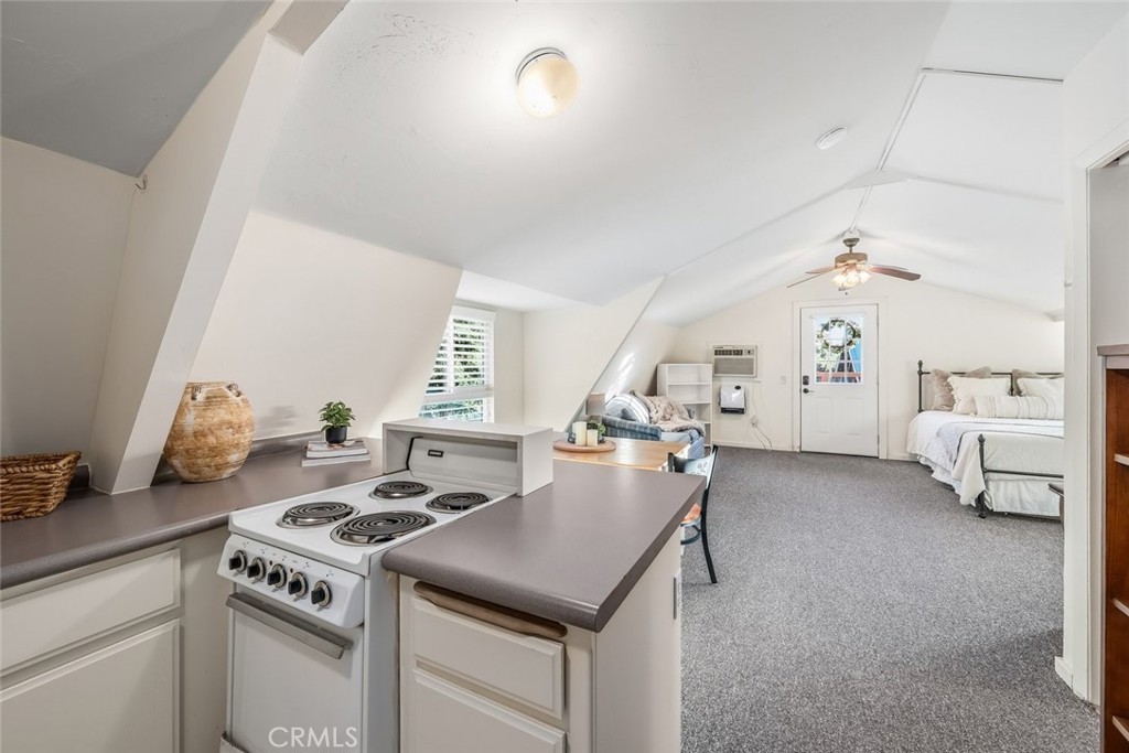 1350 Parkhill