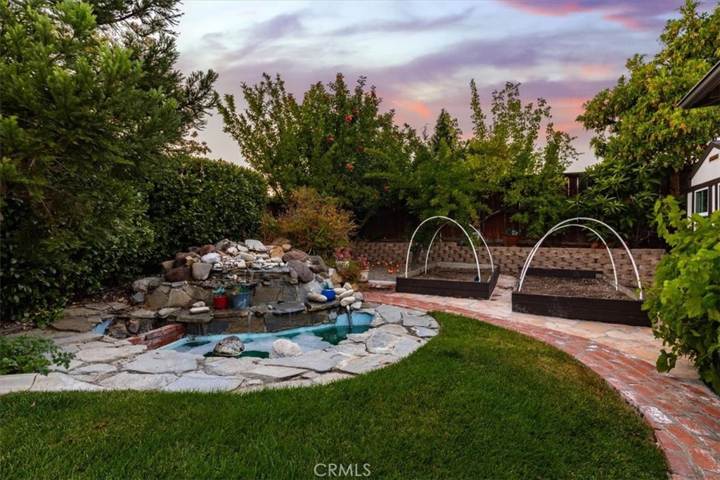 1090 Muscat Court