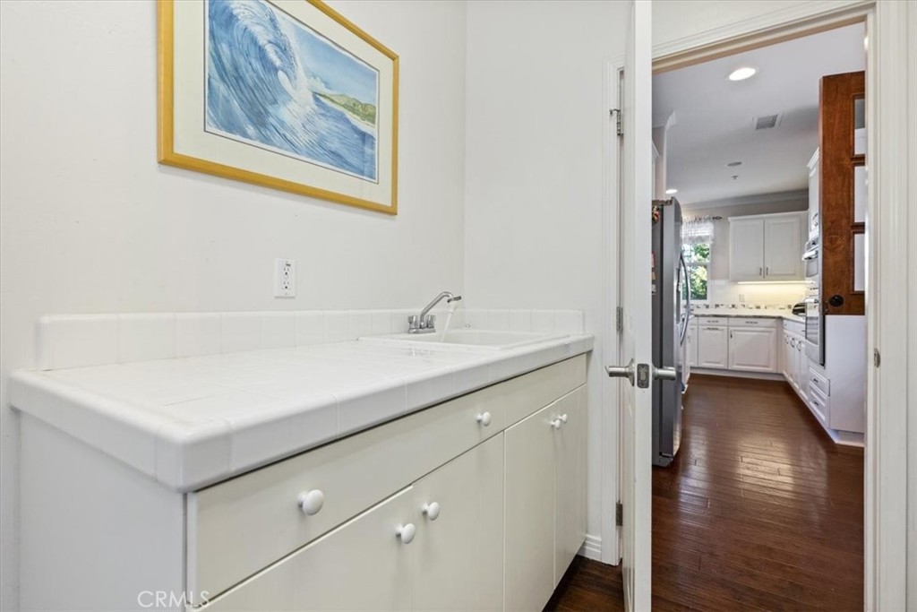 1090 Muscat Court