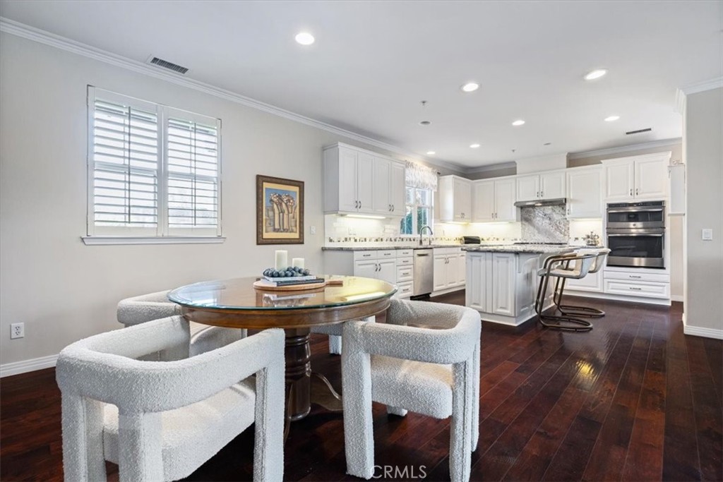 1090 Muscat Court