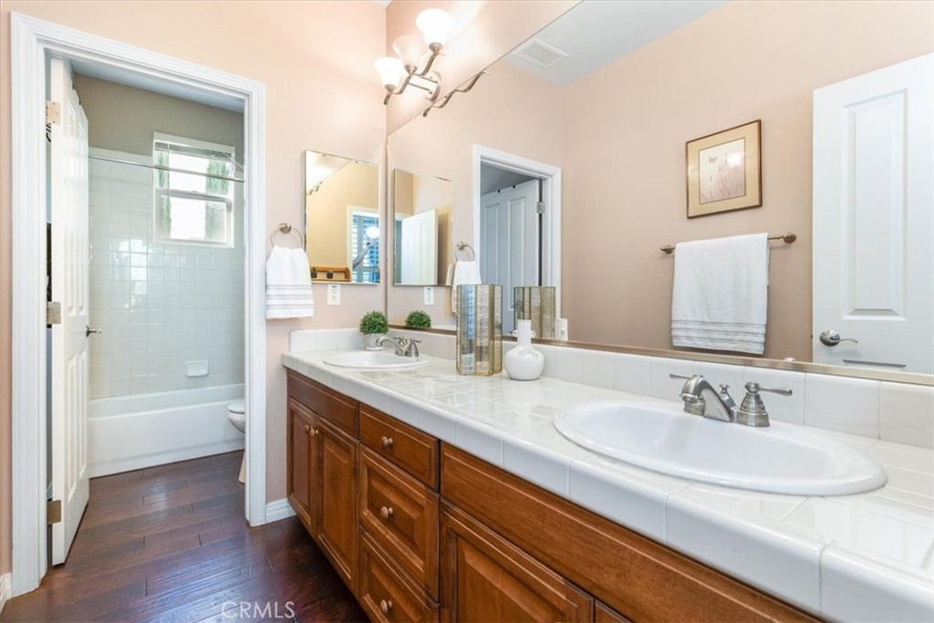 1090 Muscat Court