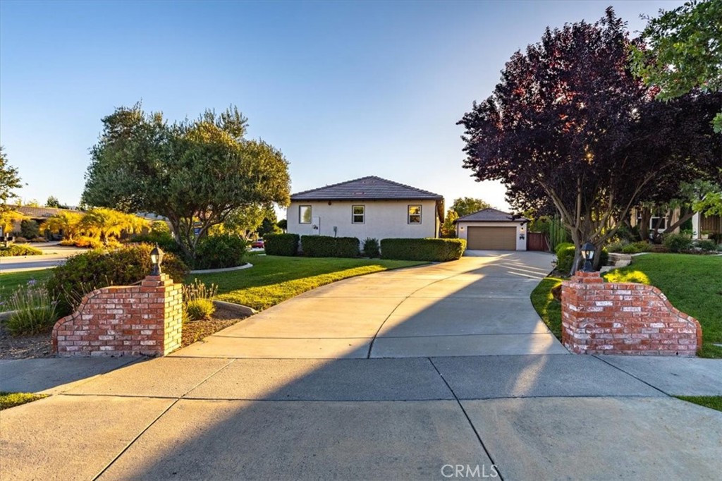 1090 Muscat Court
