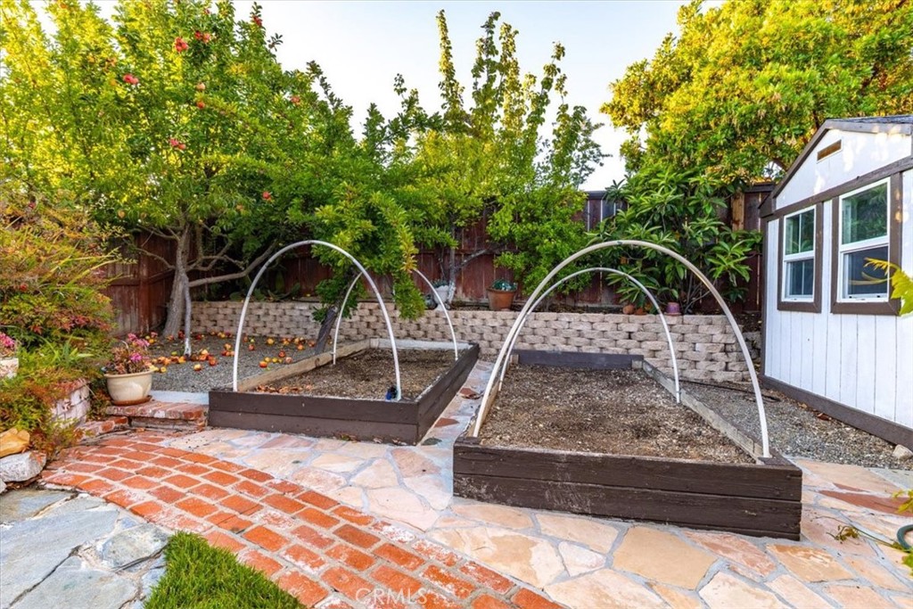 1090 Muscat Court