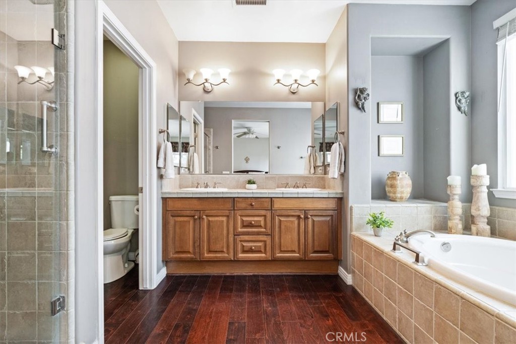 1090 Muscat Court