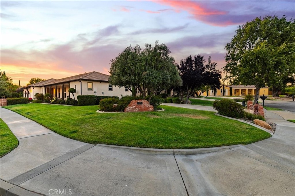 1090 Muscat Court