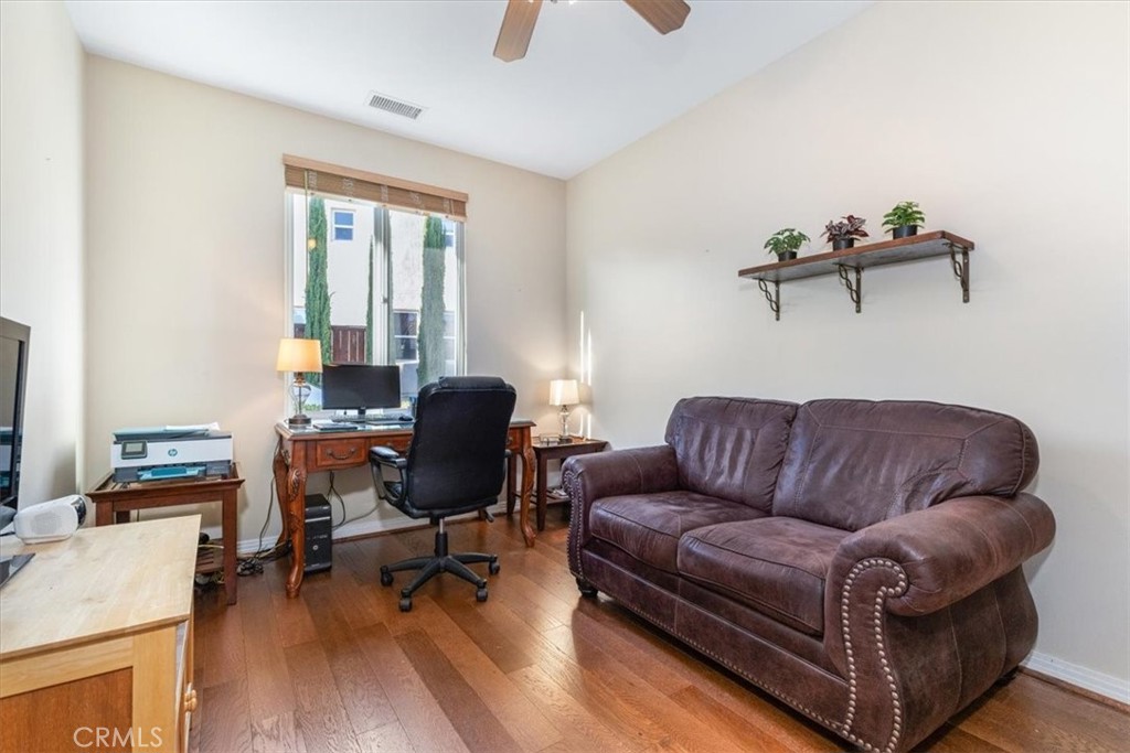 1090 Muscat Court