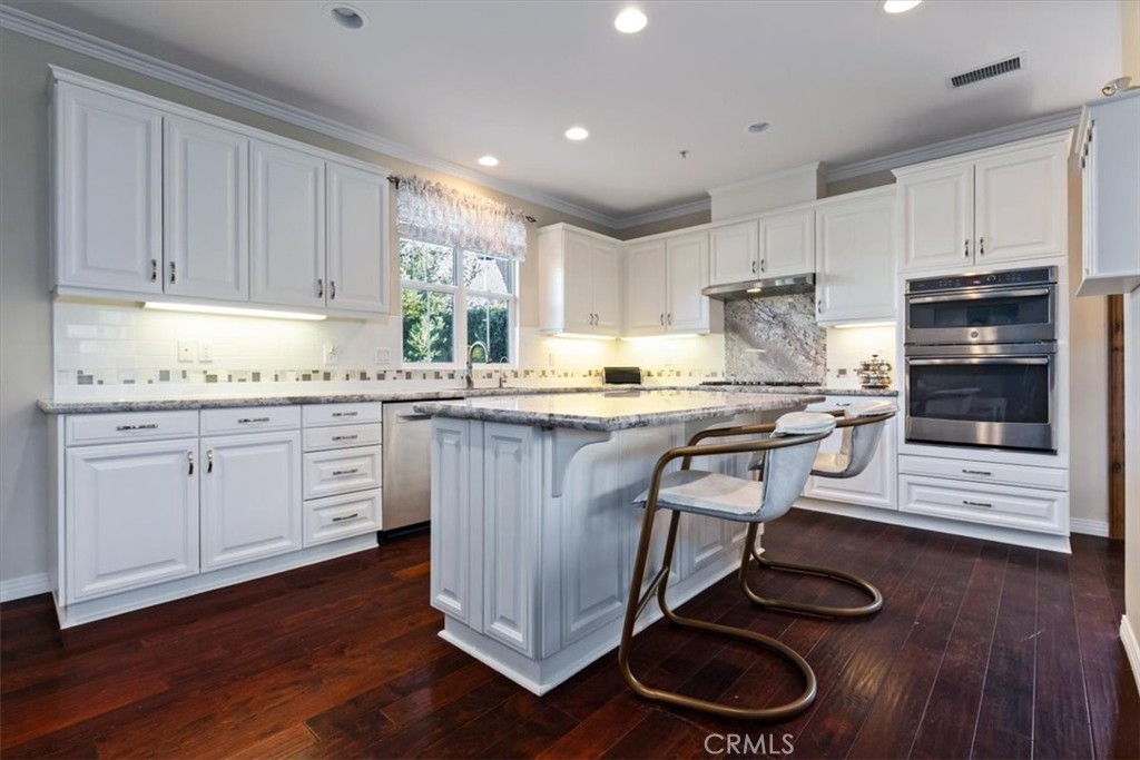 1090 Muscat Court