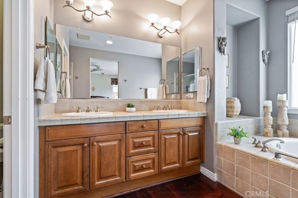 1090 Muscat Court