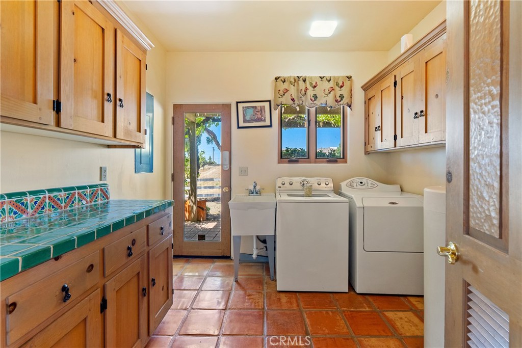 7568 Creston