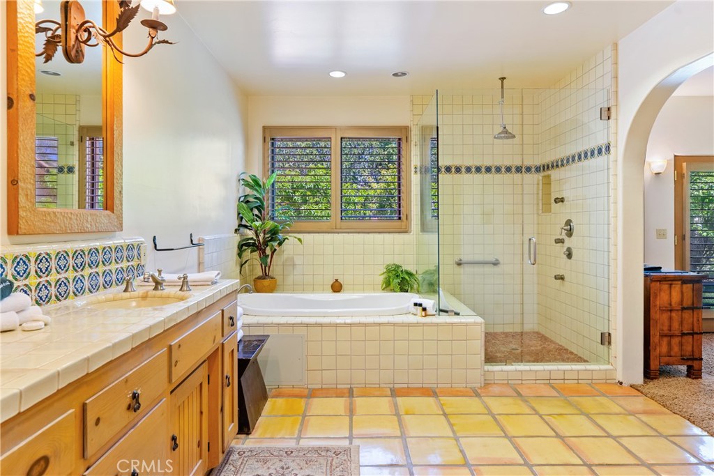 7568 Creston