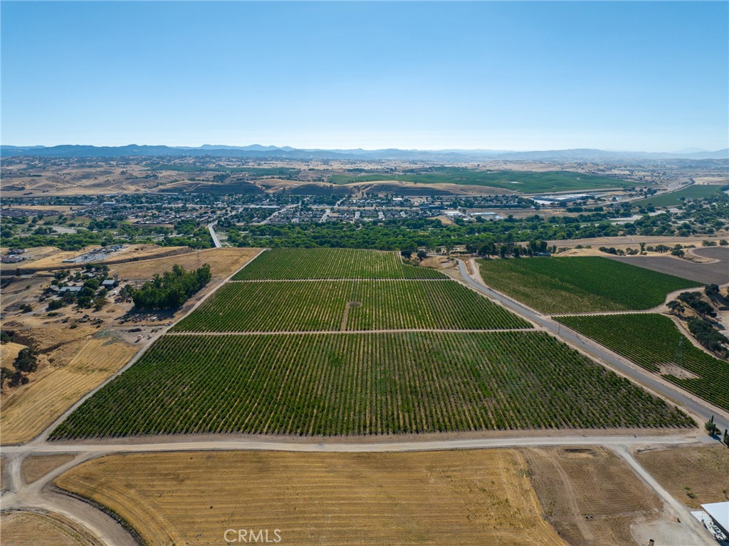 8585 Cross Canyons
