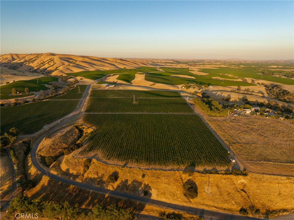 8585 Cross Canyons