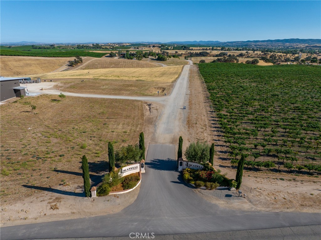 8585 Cross Canyons