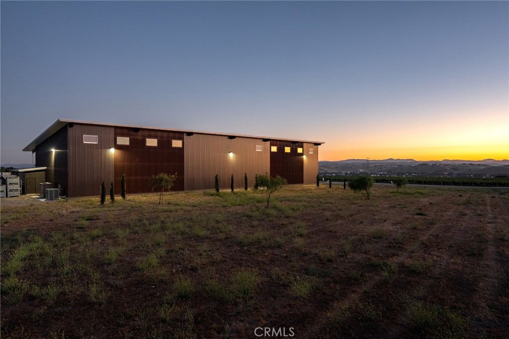 8585 Cross Canyons