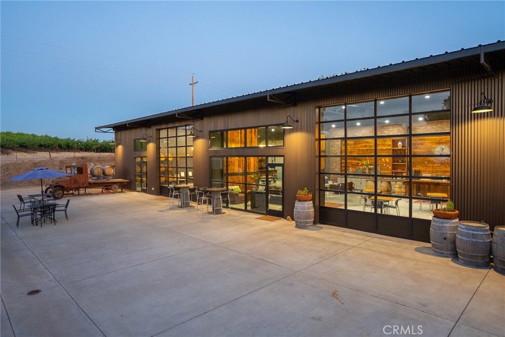 8585 Cross Canyons