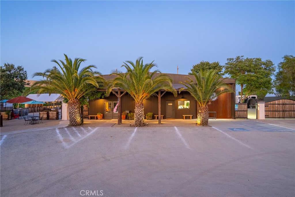 8585 Cross Canyons
