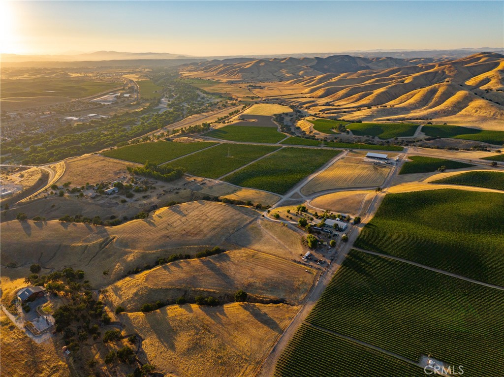 8585 Cross Canyons