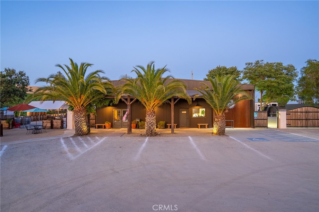 8585 Cross Canyons