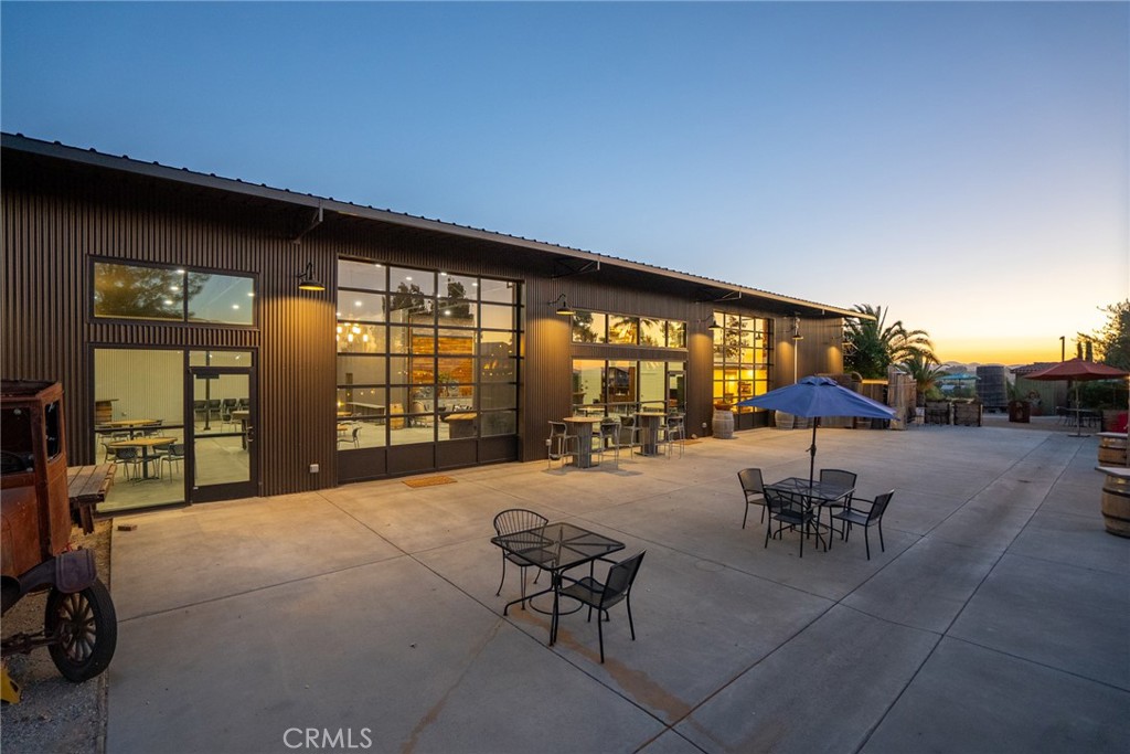 8585 Cross Canyons