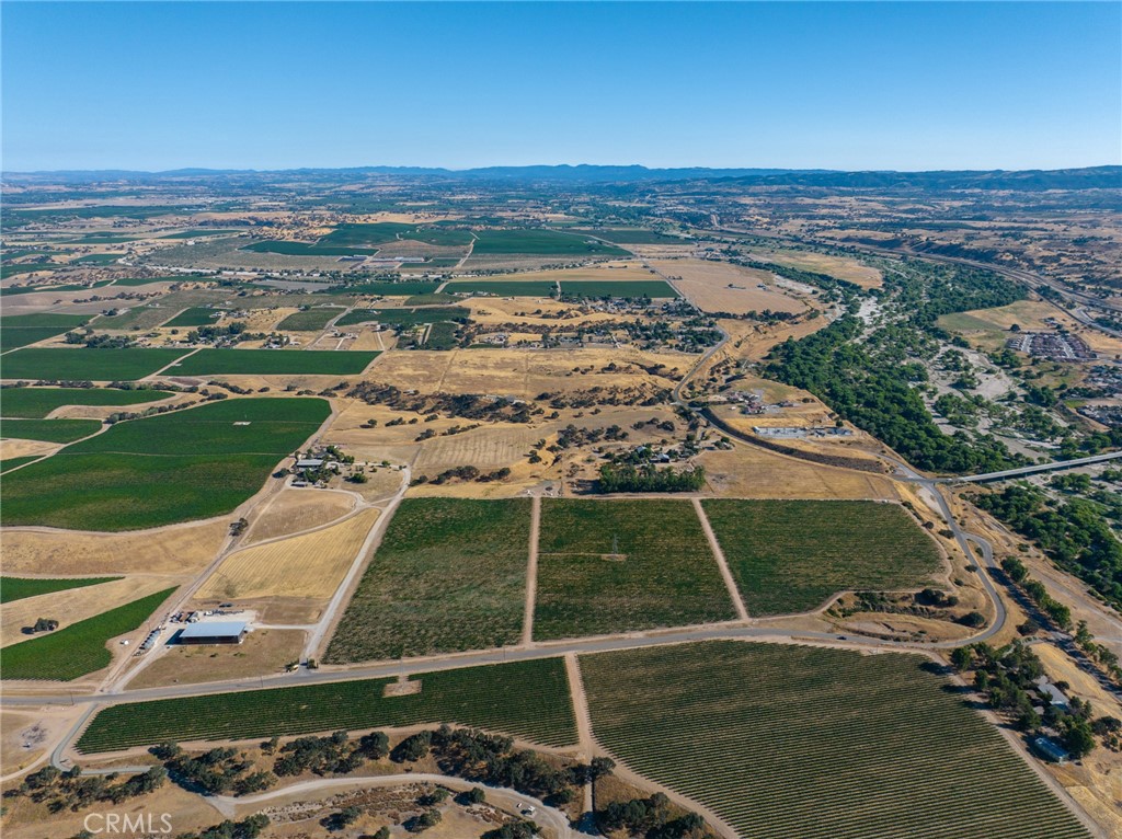 8585 Cross Canyons