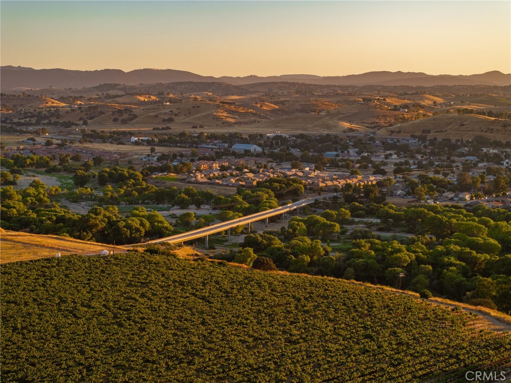 8585 Cross Canyons
