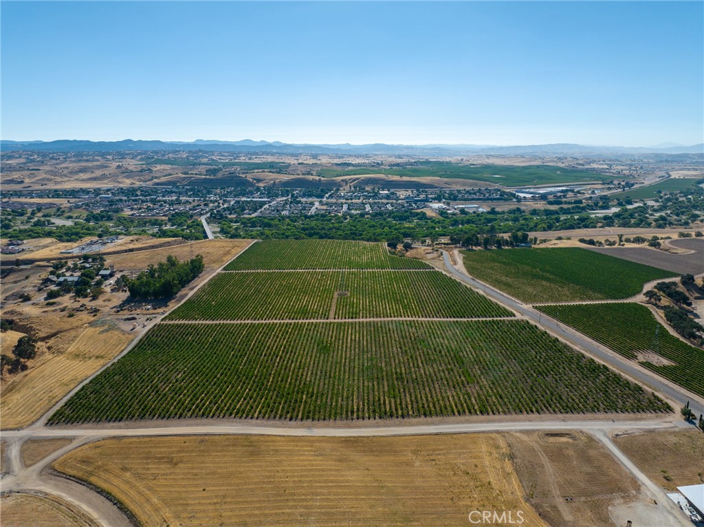 8585 Cross Canyons