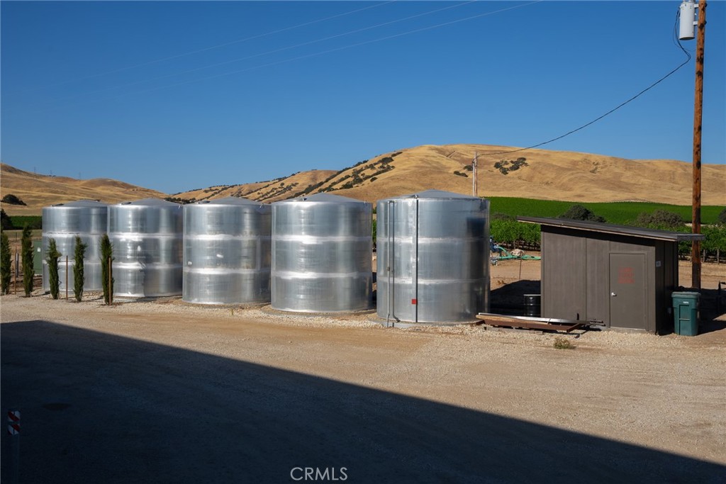 8585 Cross Canyons