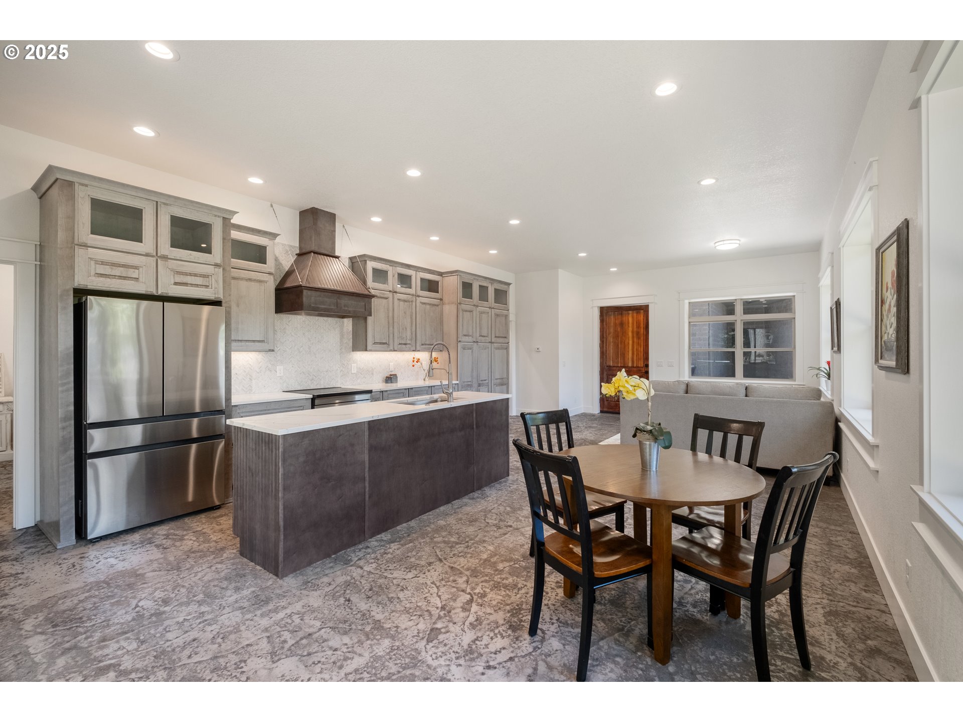 4005 CLOUDVIEW DR