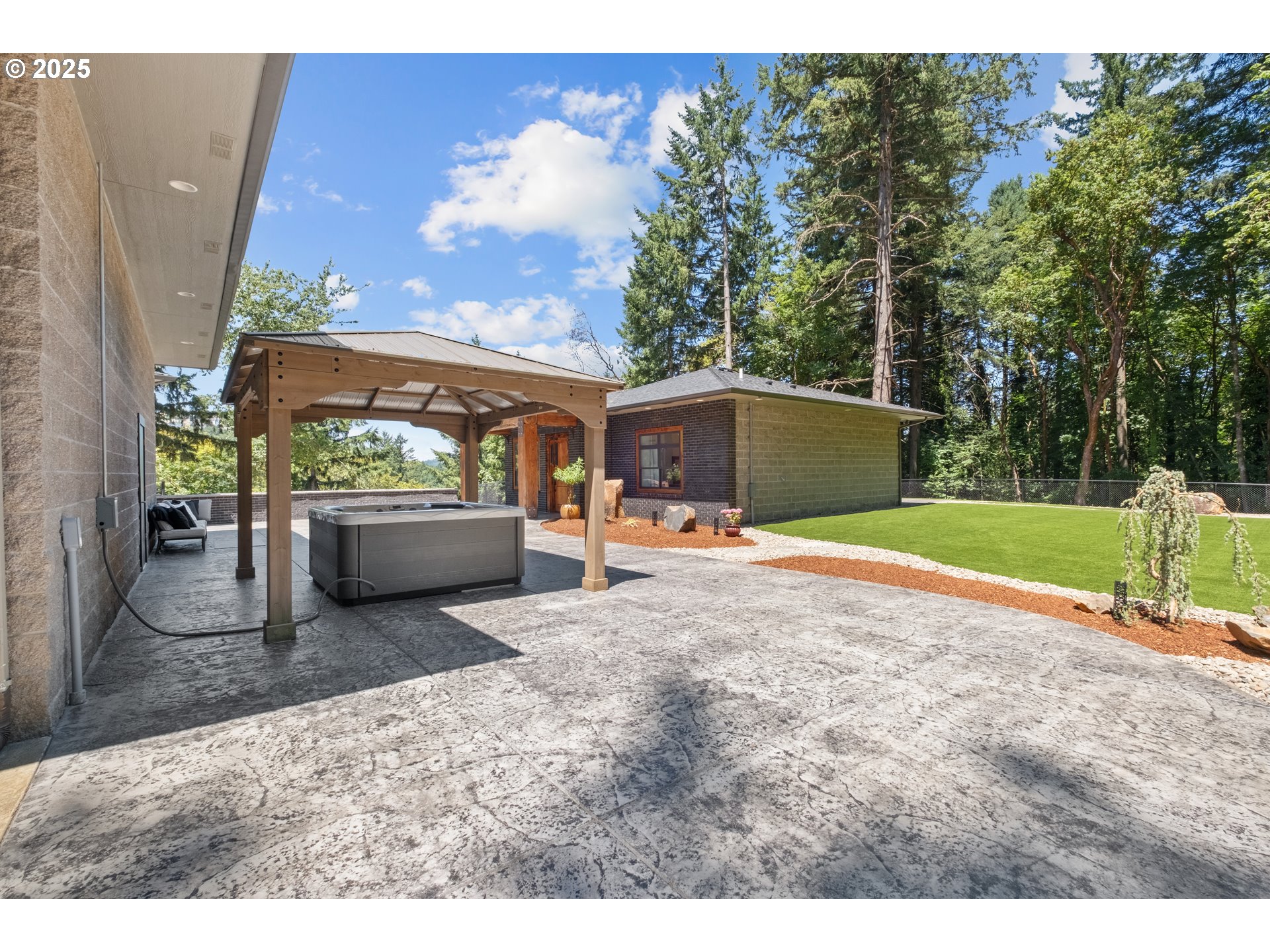 4005 CLOUDVIEW DR