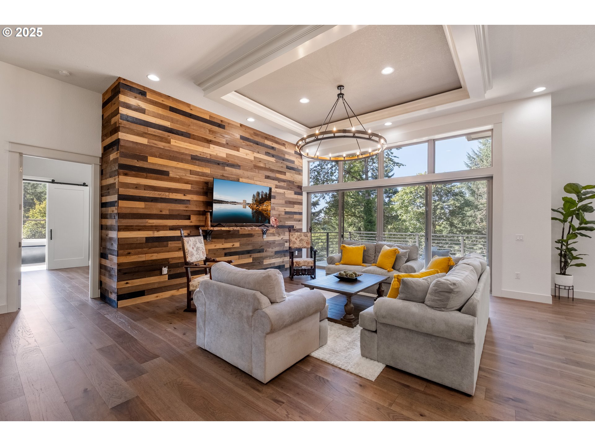 4005 CLOUDVIEW DR