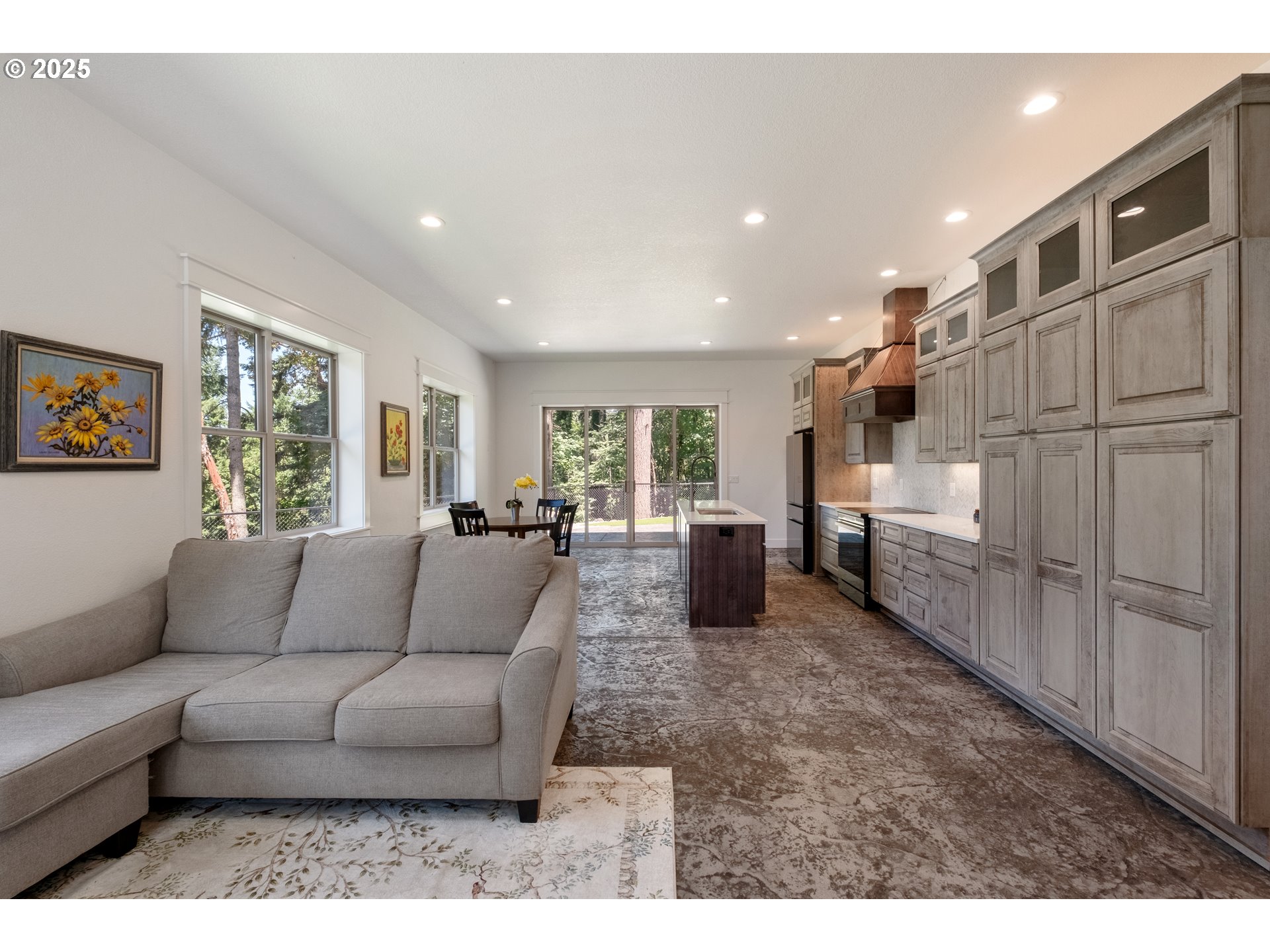4005 CLOUDVIEW DR