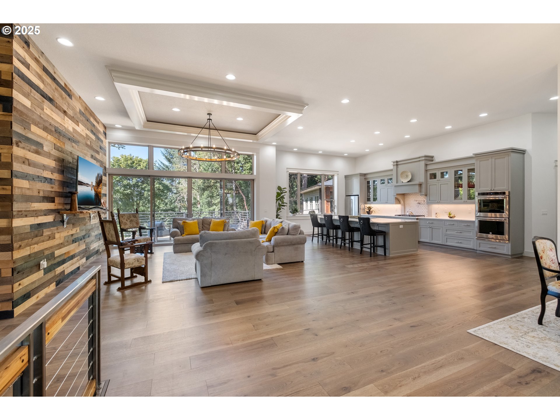 4005 CLOUDVIEW DR