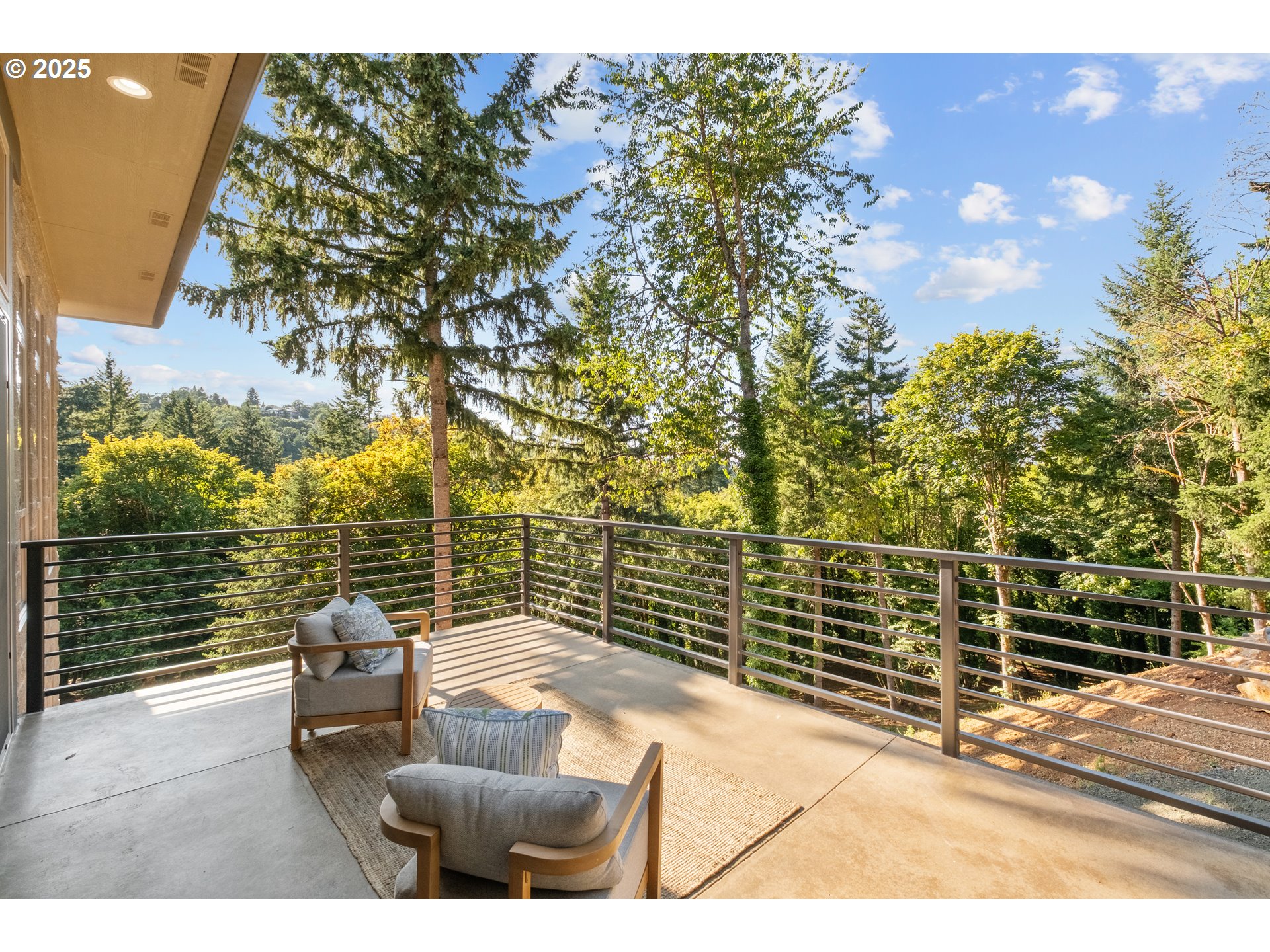 4005 CLOUDVIEW DR