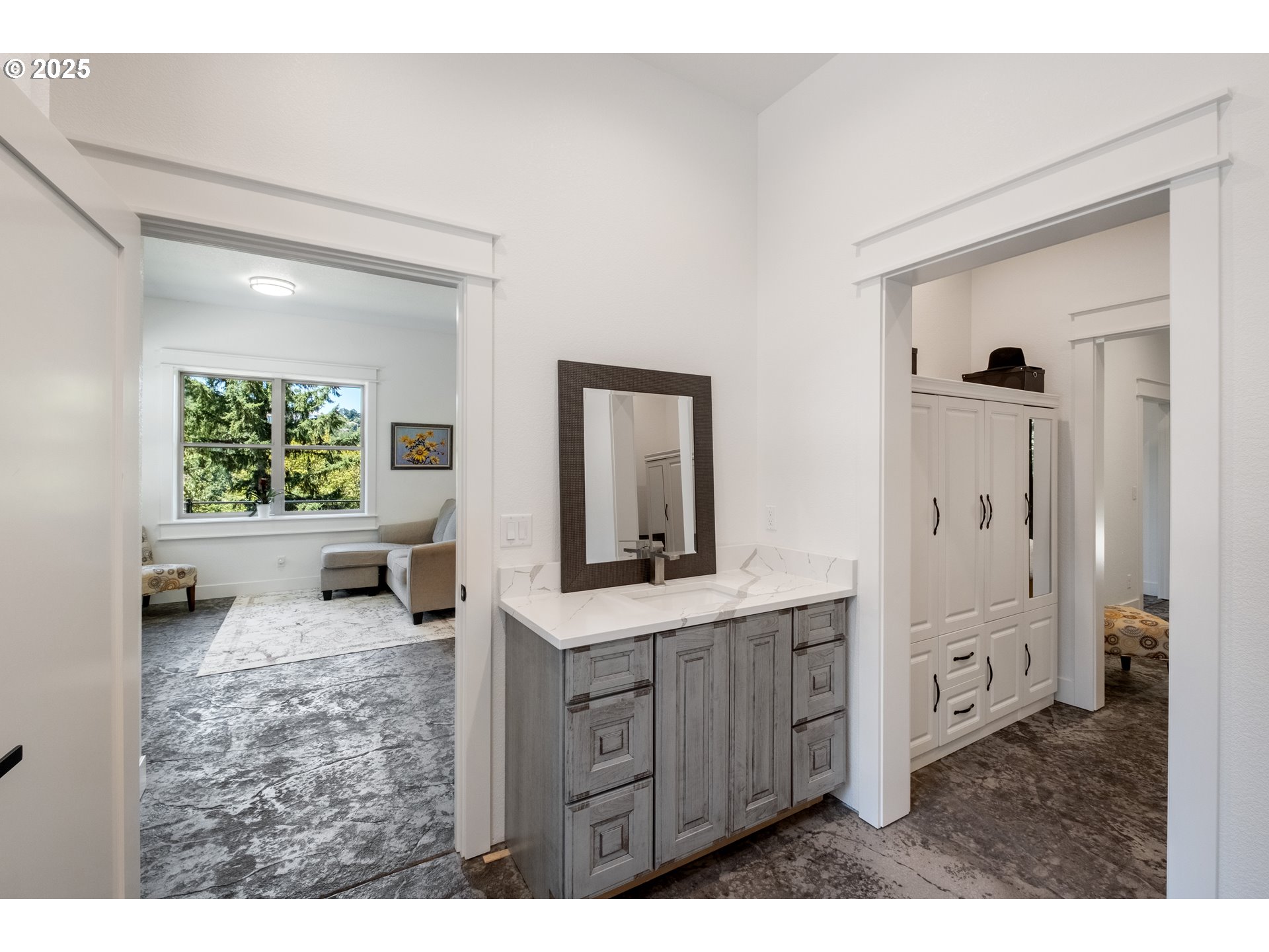 4005 CLOUDVIEW DR