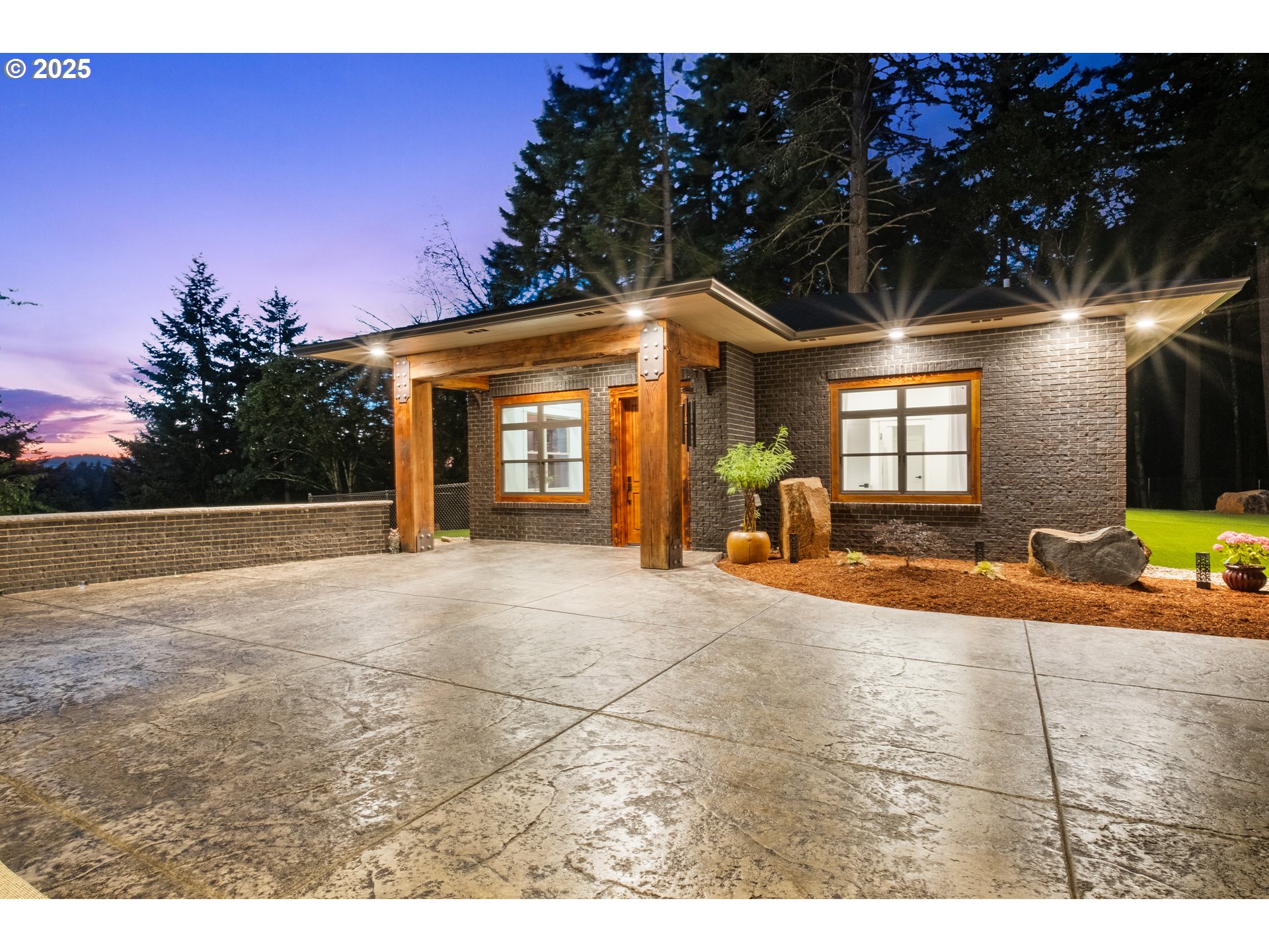 4005 CLOUDVIEW DR