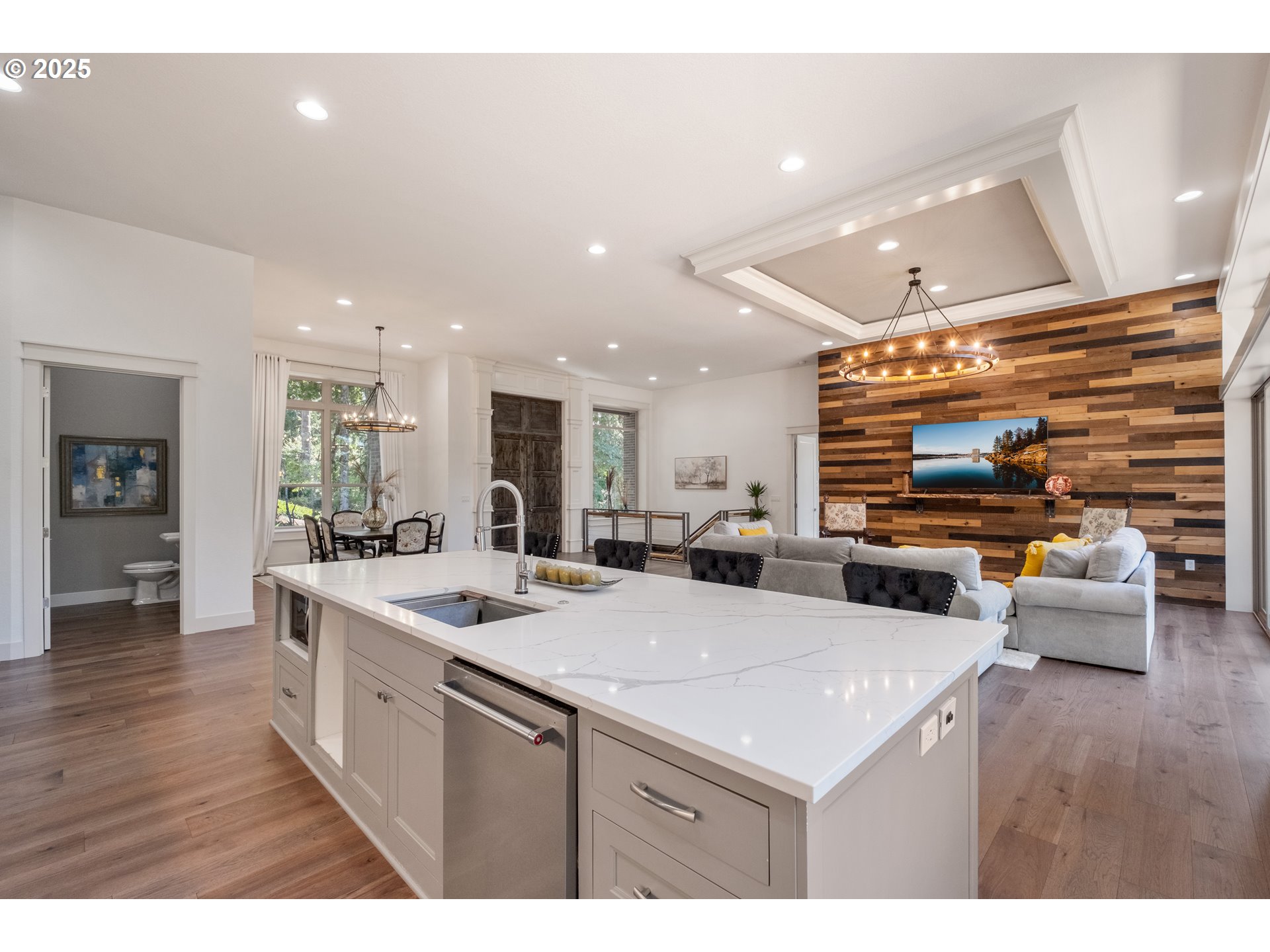 4005 CLOUDVIEW DR