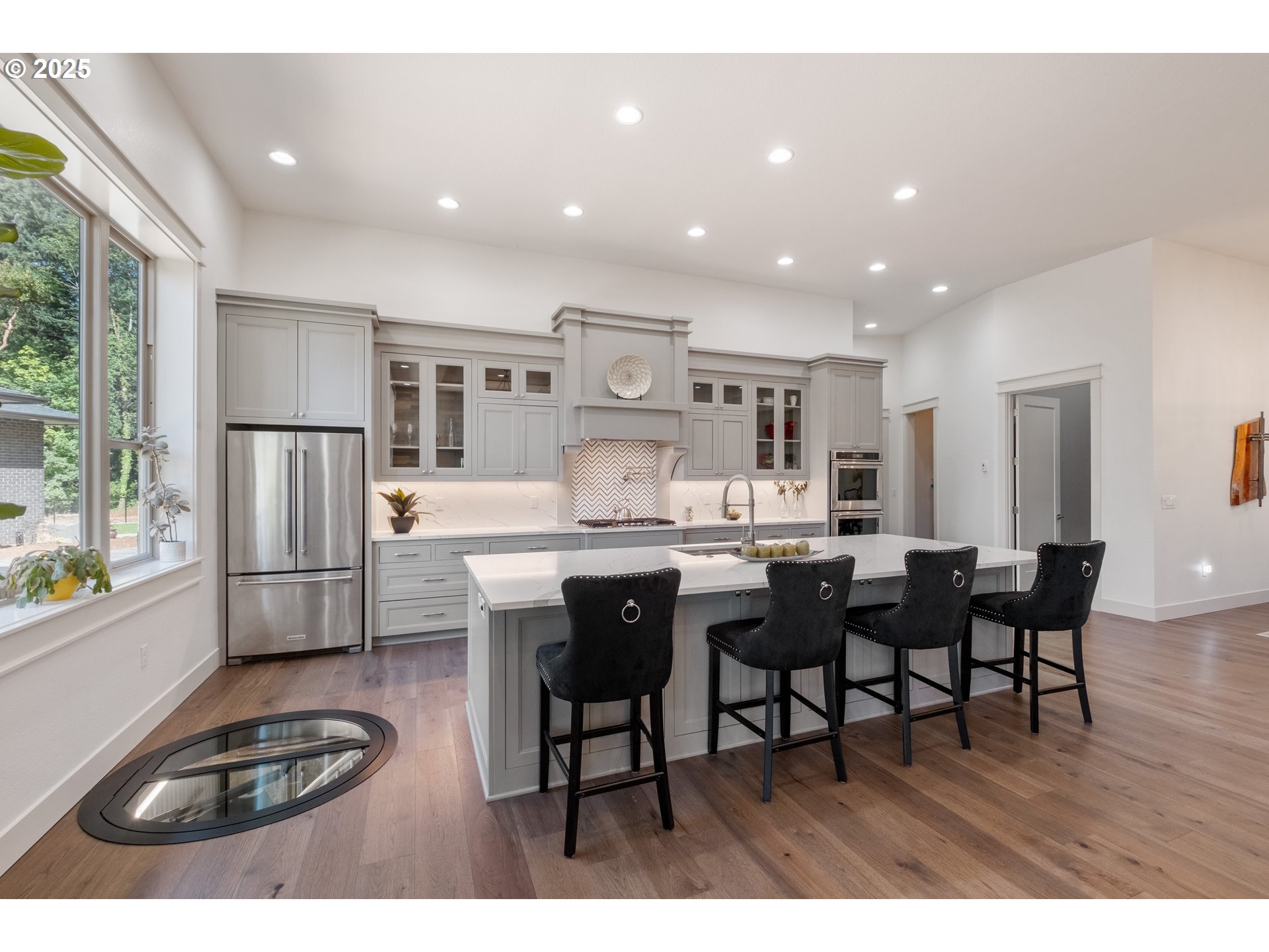 4005 CLOUDVIEW DR