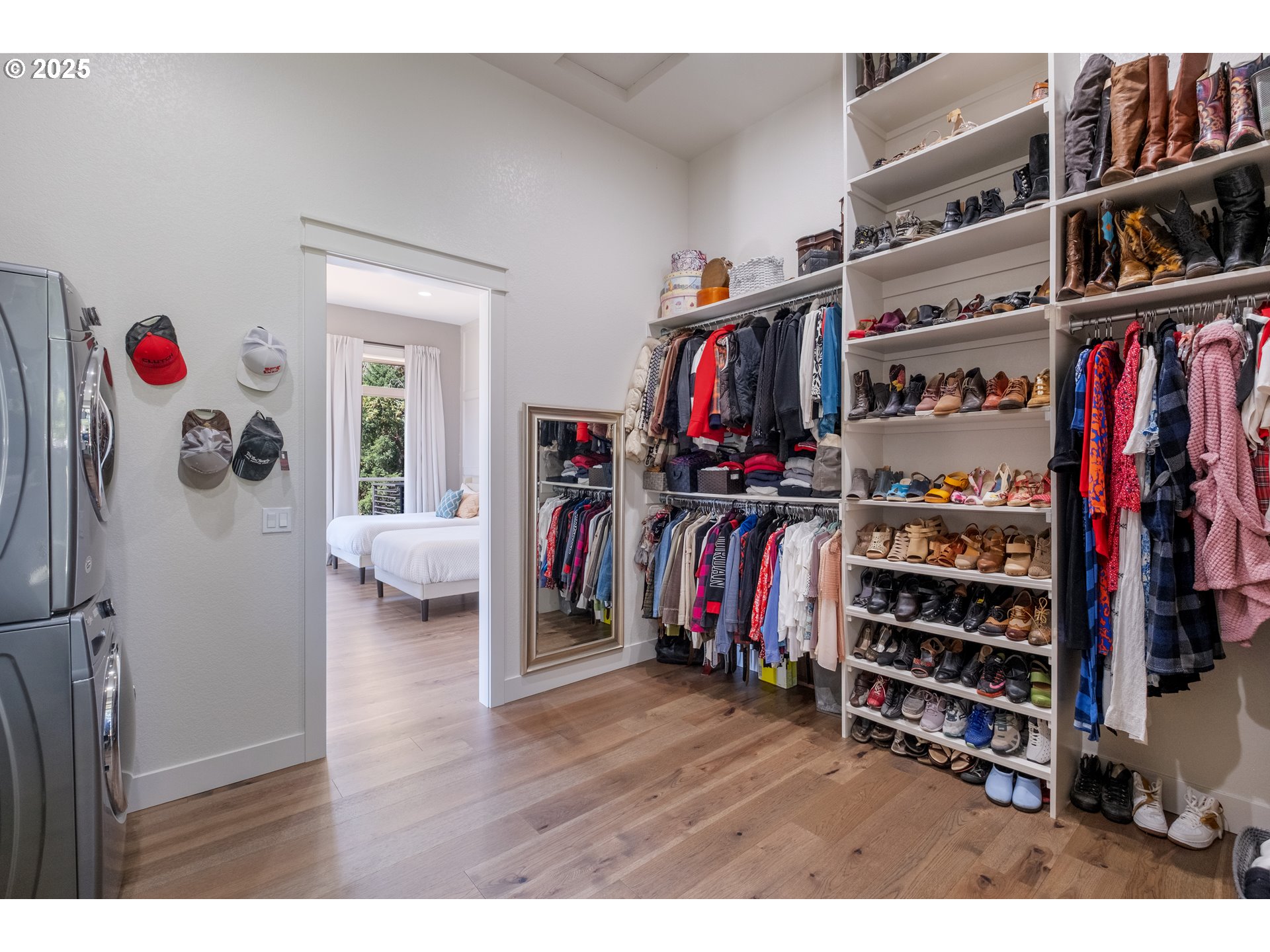 4005 CLOUDVIEW DR